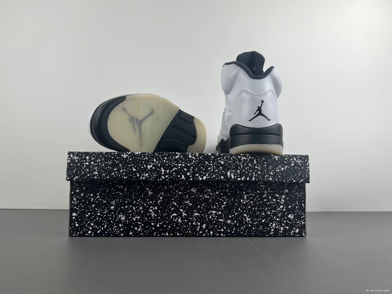 DD0587-110 Black Air 5 Jordan White 1123